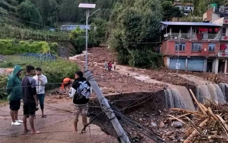 काभ्रेमा बाढीपहिरोले विद्युत र सञ्चारमा पनि समस्या