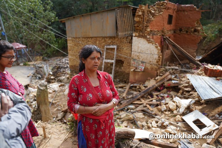 भूकम्पले खोलामा झार्‍यो, खोलाले उठिबास